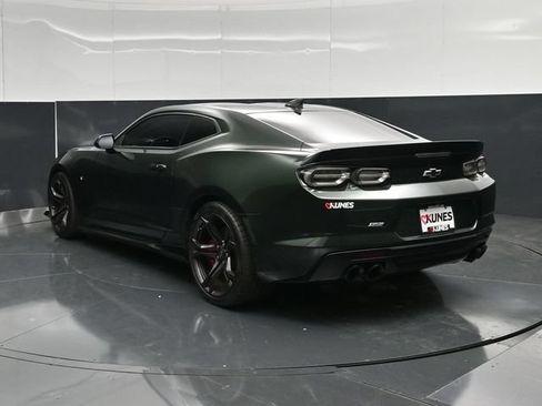 Used 2020 Chevrolet Camaro SS RWD image 12