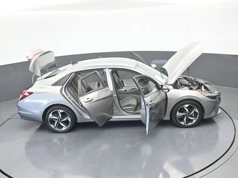 Used 2023 Hyundai Elantra SEL w/ Convenience Package image 70