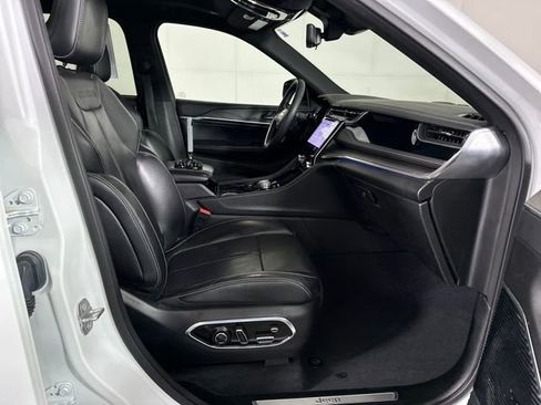 Used 2023 Jeep Grand Cherokee Overland w/ Luxury Tech Group IV image 28