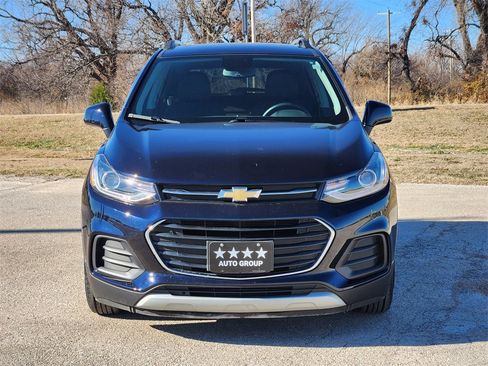 Used 2022 Chevrolet Trax LT w/ LT Convenience Package image 2
