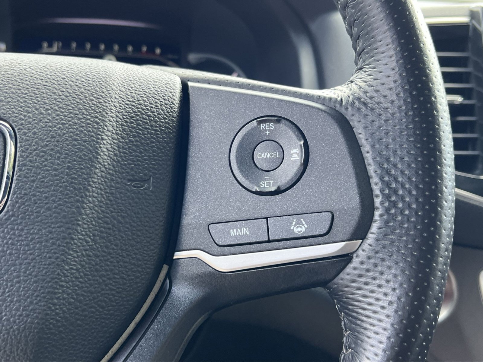 Used 2024 Honda Passport EX-L image 37