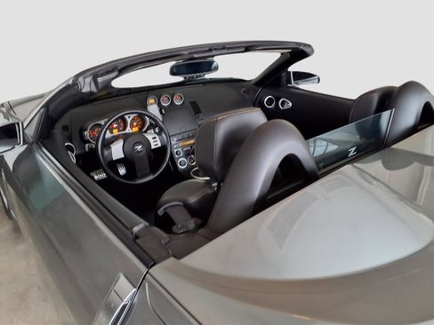 Used 2004 Nissan 350Z Touring image 7
