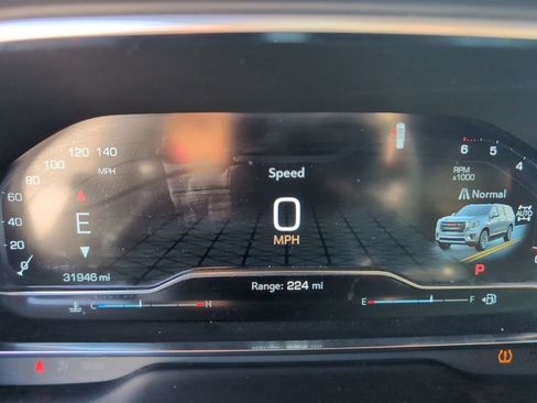 Used 2024 GMC Yukon XL AT4 w/ Technology Package image 11