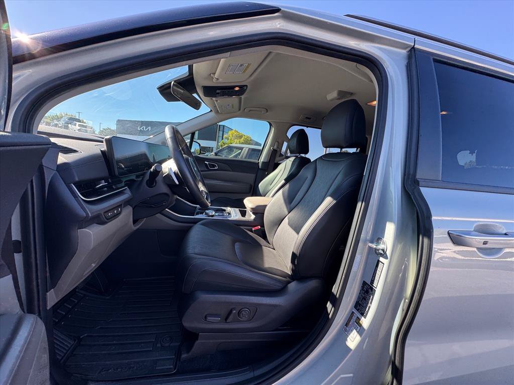 Certified 2025 Kia Carnival EX FWD image 17