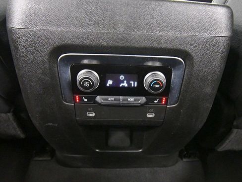 Used 2023 Chevrolet Suburban Premier image 16