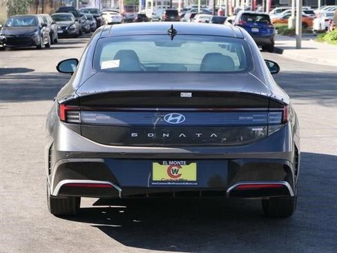 New 2025 Hyundai Sonata Limited image 36