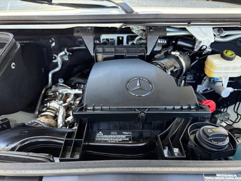 Used 2025 Mercedes-Benz Sprinter 2500 image 36