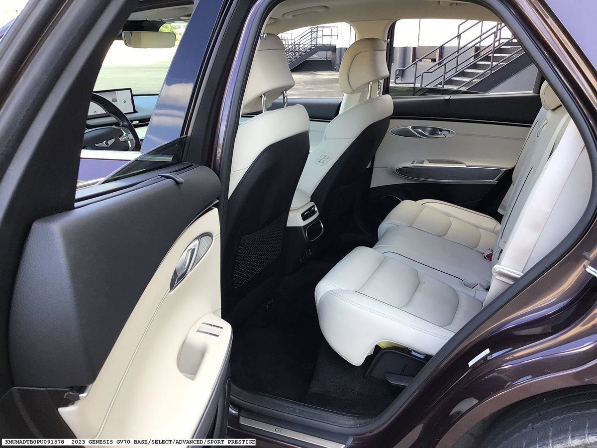 Used 2023 Genesis GV70 2.5T w/ Advanced Package AWD/4WD image 9
