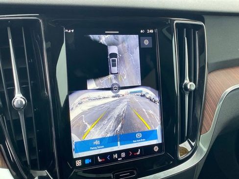 Used 2025 Volvo V60 B5 Cross Country Plus image 9