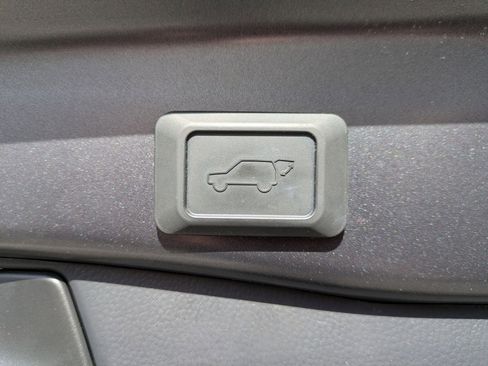 Used 2019 Toyota RAV4 Limited image 21