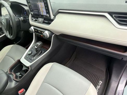 Used 2020 Toyota RAV4 Limited AWD/4WD image 34