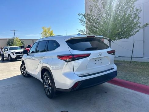 Used 2023 Toyota Highlander XLE FWD image 6