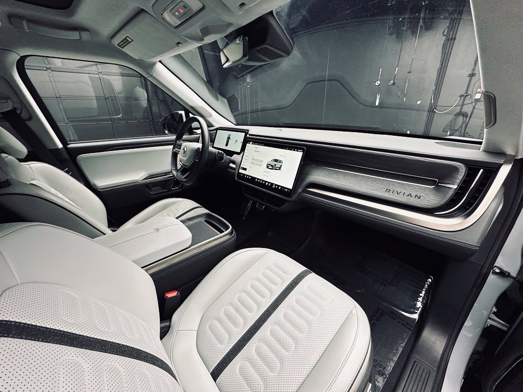 Used 2024 Rivian R1S Adventure Dual AWD/4WD image 20