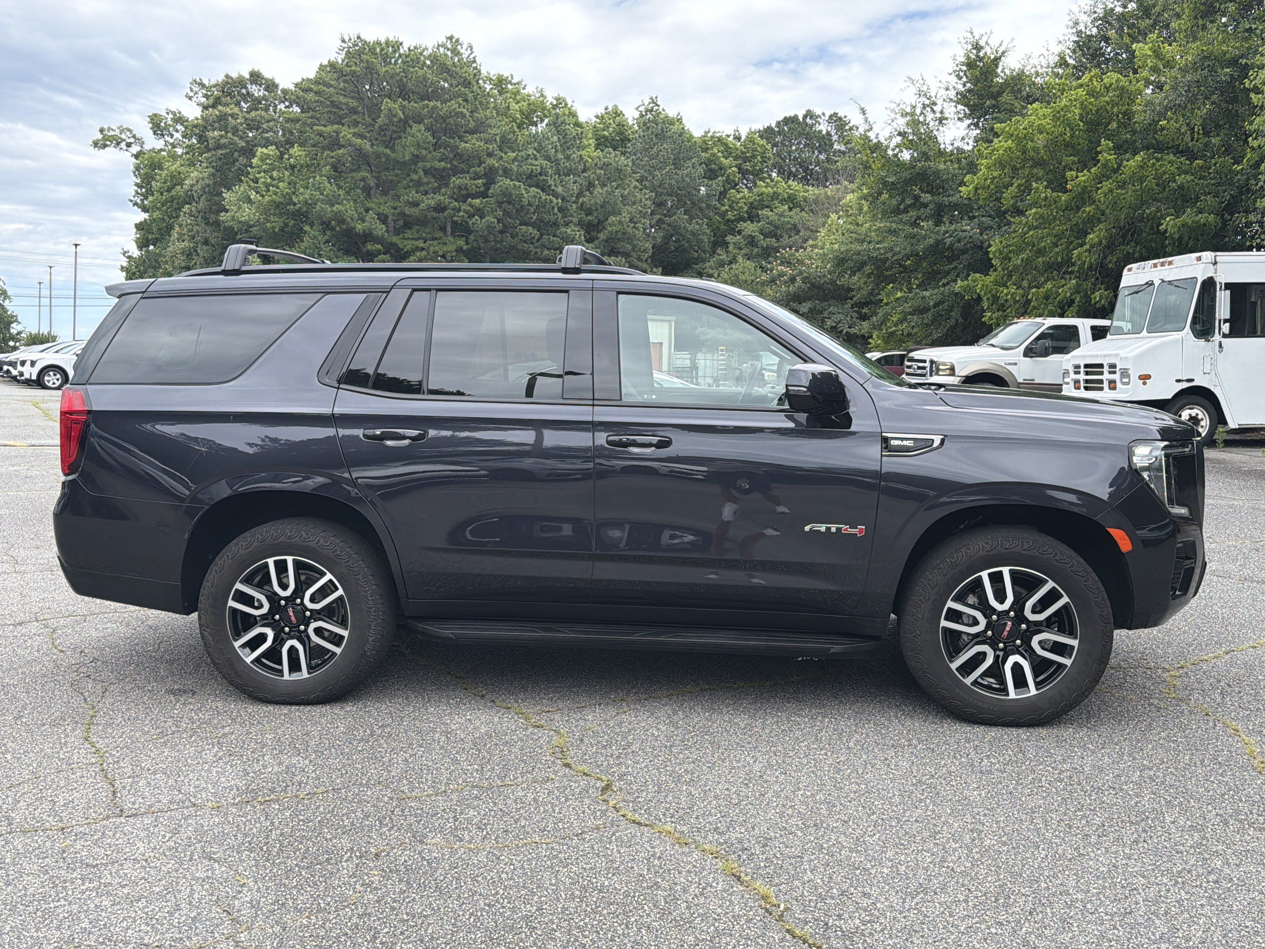 Used 2024 GMC Yukon AT4 AWD/4WD image 8