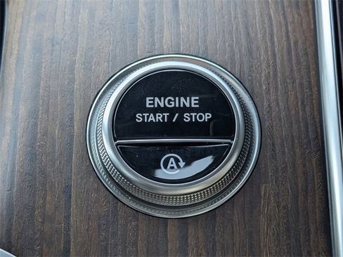 Used 2025 Mercedes-Benz GLC 300 image 30