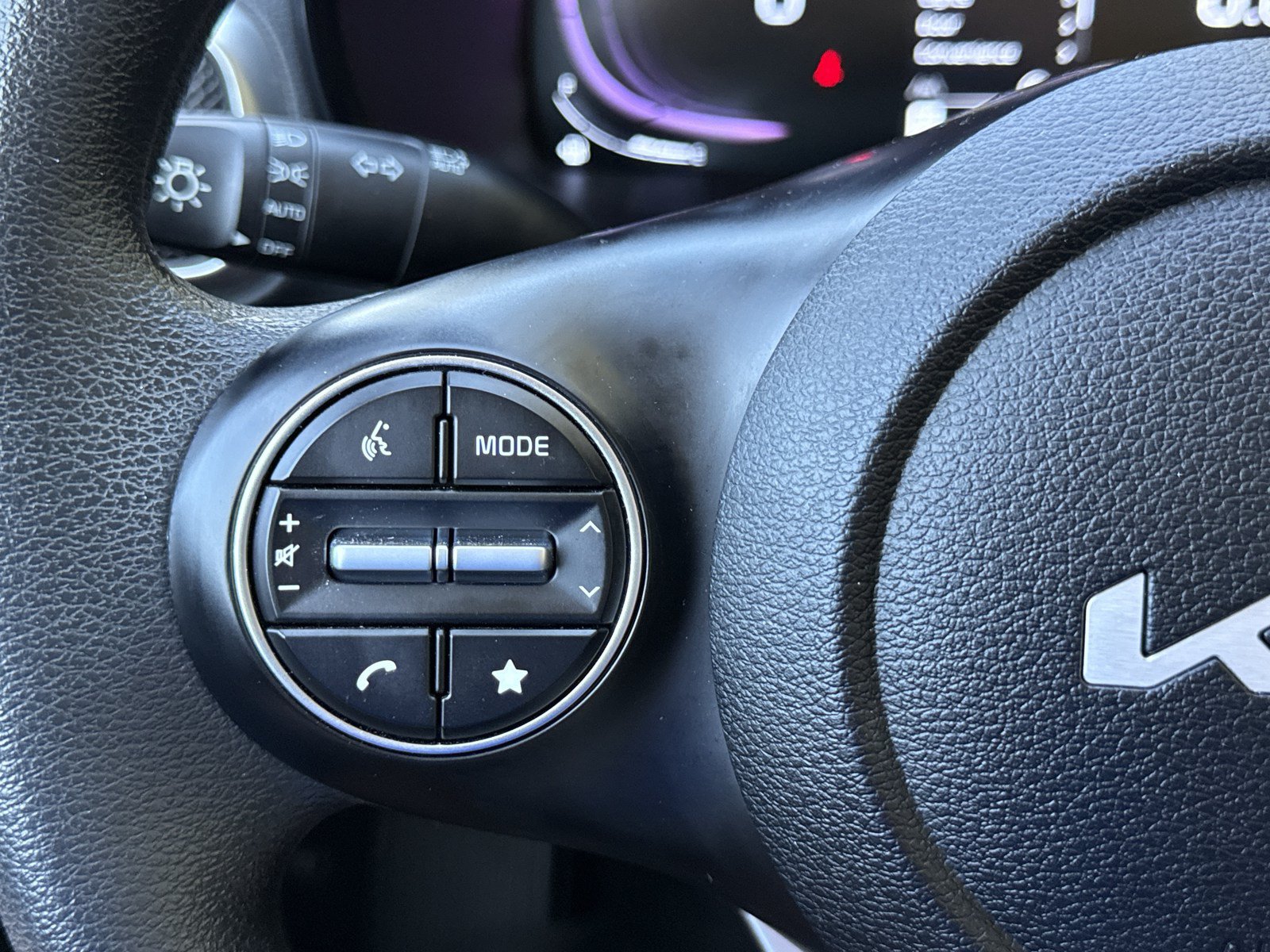 Used 2025 Kia Soul LX FWD image 18