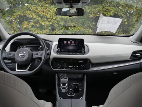 Certified 2022 Nissan Rogue SV image 15