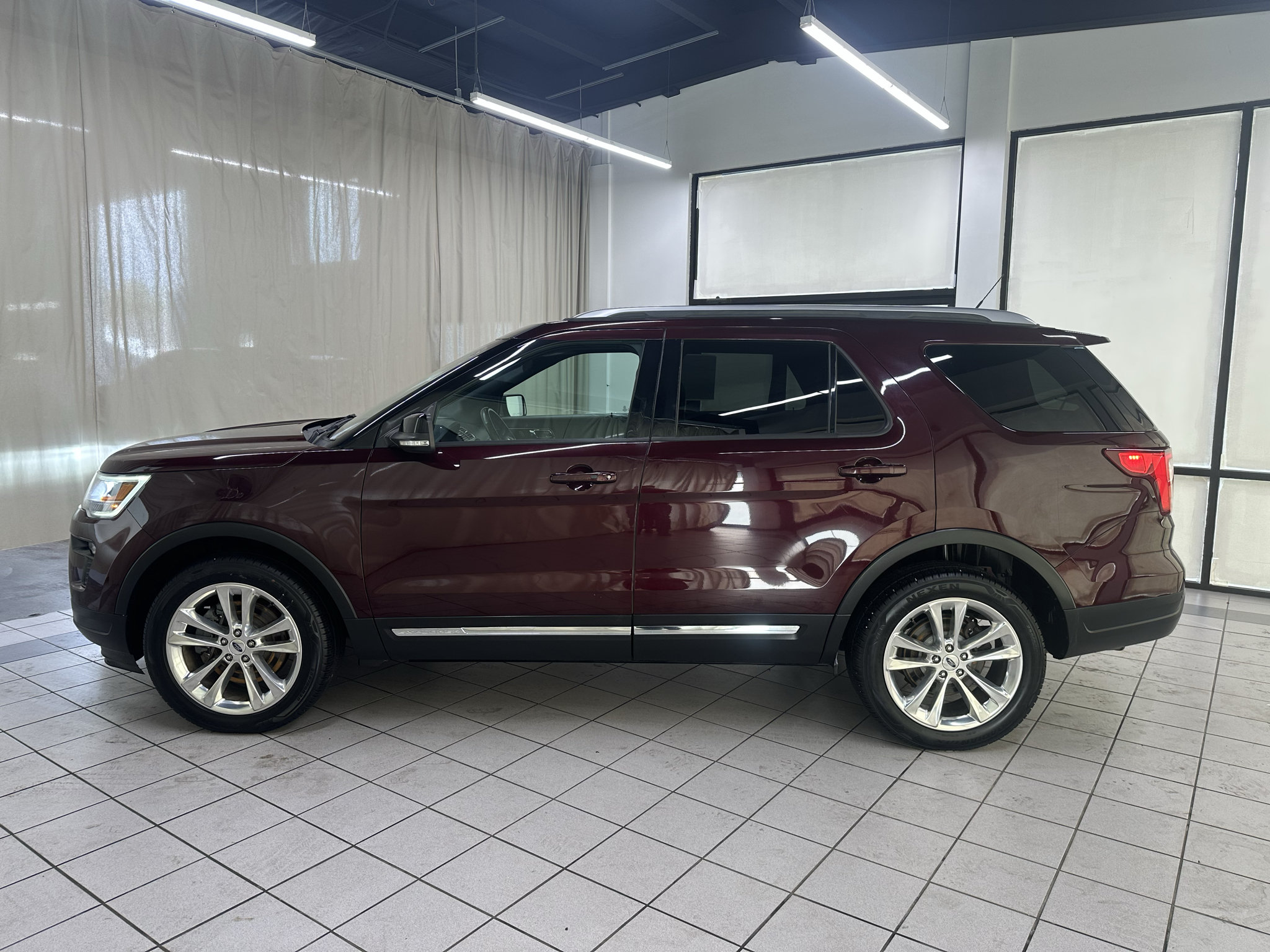 Used 2018 Ford Explorer XLT w/ Equipment Group 202A AWD/4WD image 10
