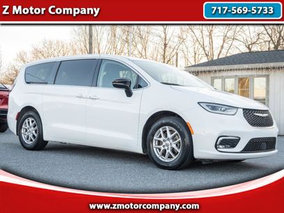 Used 2024 Chrysler Pacifica Touring-L