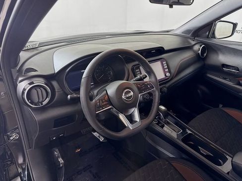 Used 2024 Nissan Kicks SR image 9