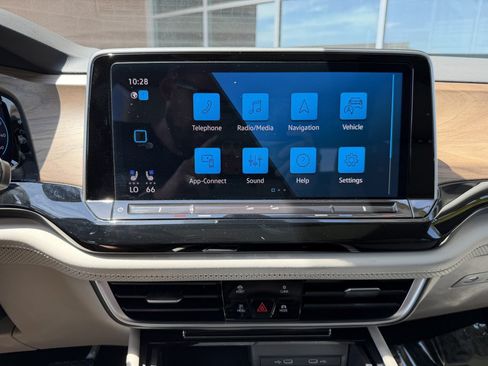 Used 2024 Volkswagen Atlas SE FWD image 20