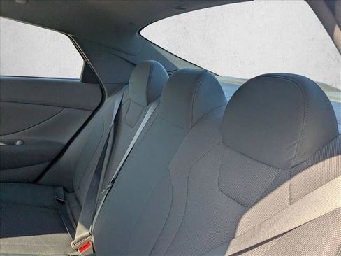 Used 2022 Hyundai Elantra SE FWD image 15