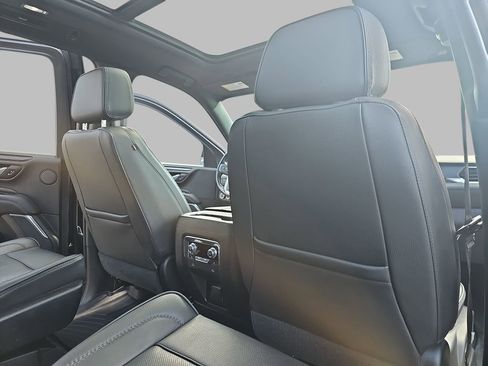 Used 2021 GMC Yukon XL Denali AWD/4WD image 14