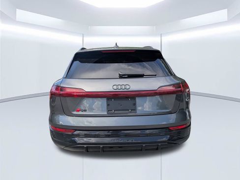 Used 2024 Audi Q8 e-tron Prestige w/ Prestige Package AWD/4WD image 4