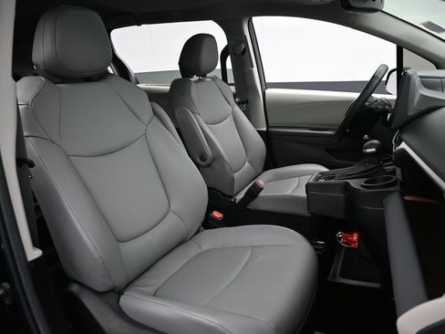 Used 2024 Toyota Sienna XLE image 32