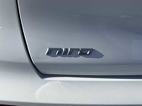 Used 2022 Kia Niro EX image 11