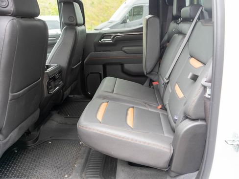 Used 2023 GMC Sierra 1500 AT4 w/ AT4 Preferred Package AWD/4WD image 13