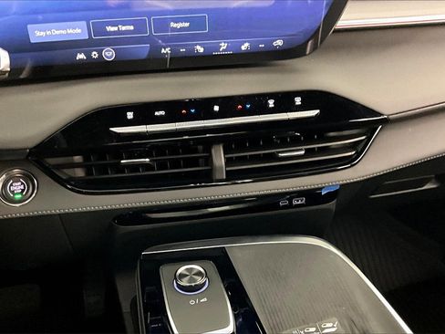 New 2026 Buick Enclave Sport Touring w/ Power Package image 7