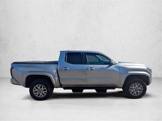 Used 2024 Toyota Tacoma SR5 AWD/4WD video 4