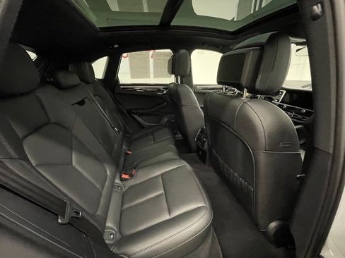 Used 2022 Porsche Macan Base image 6