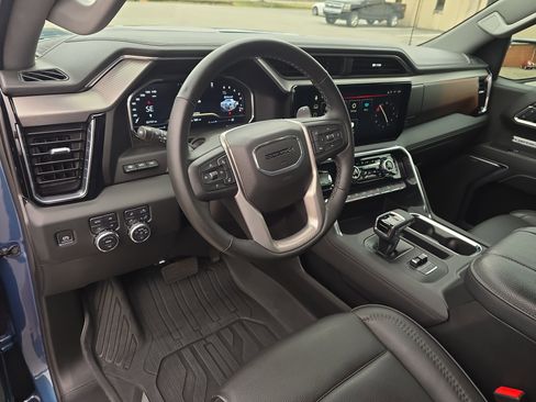 Used 2025 GMC Sierra 1500 Denali w/ Technology Package AWD/4WD image 16