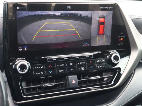 Used 2022 Toyota Highlander Limited image 30