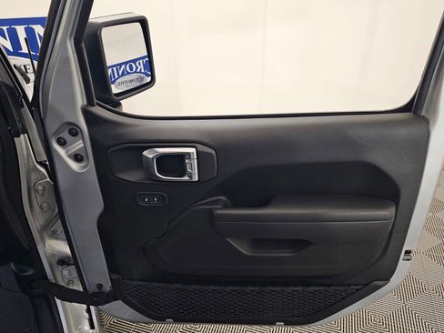 Used 2022 Jeep Gladiator Sport AWD/4WD image 28