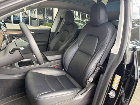 Used 2023 Tesla Model Y Performance image 10