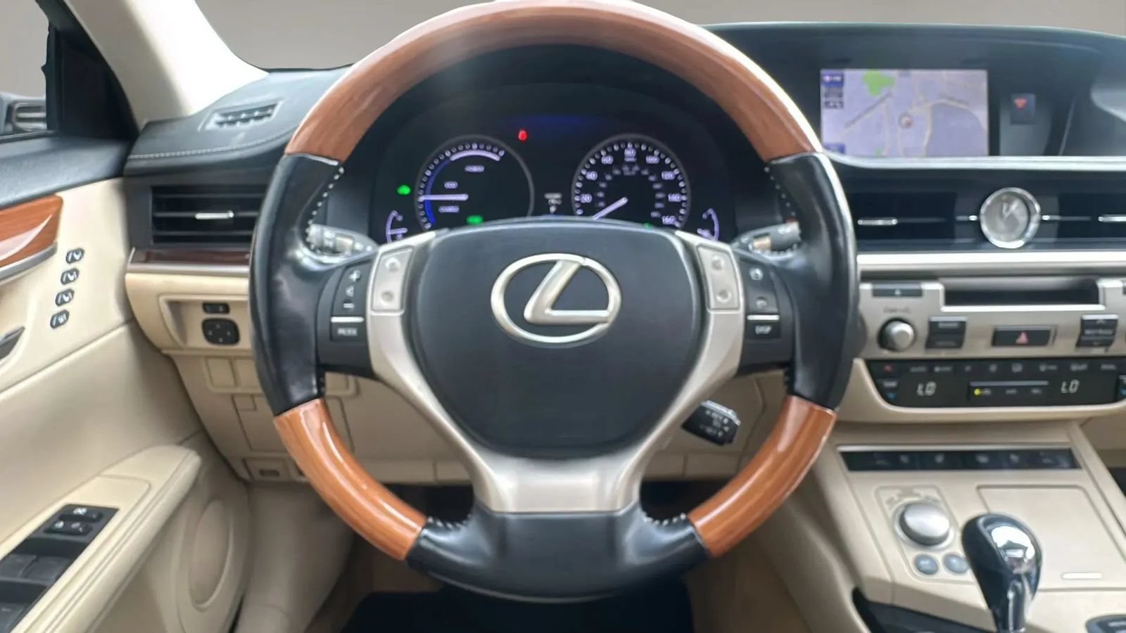Used 2013 Lexus ES 300h w/ Luxury Pkg FWD image 17