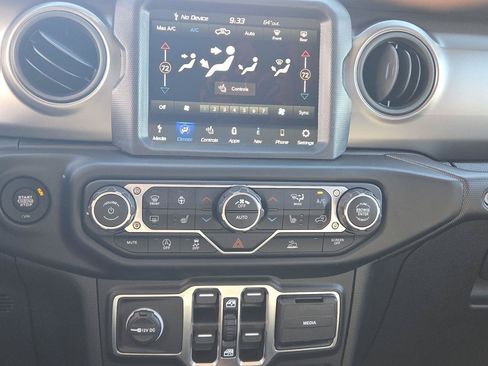 Used 2023 Jeep Gladiator Sport AWD/4WD image 21