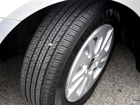 Used 2016 Toyota Prius Two image 5