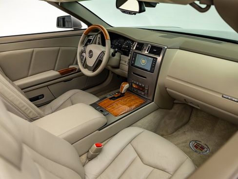 Used 2005 Cadillac XLR image 34