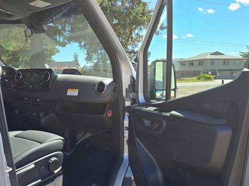 Used 2025 Mercedes-Benz Sprinter 2500 image 10