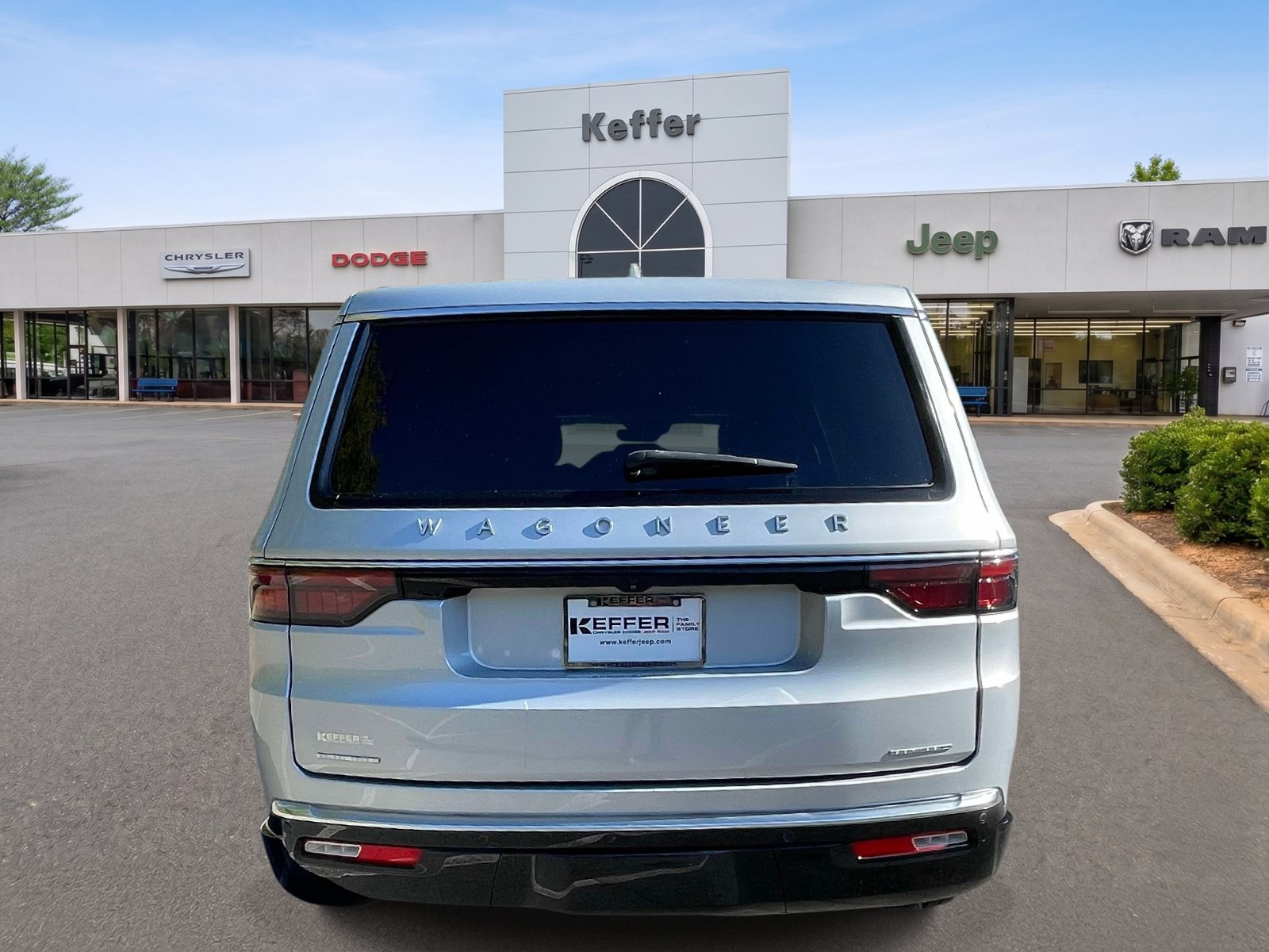 Certified 2022 Jeep Wagoneer Series II AWD/4WD image 5