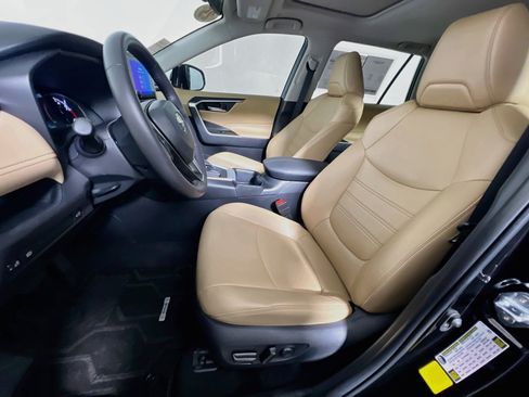 Used 2025 Toyota RAV4 XLE Premium FWD image 14