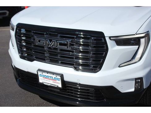 New 2026 GMC Acadia Denali Ultimate w/ LPO, Floor Liner Package AWD/4WD image 17