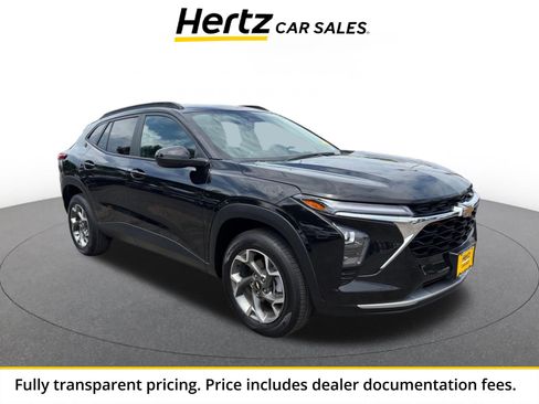 Used 2025 Chevrolet Trax LT FWD image 1