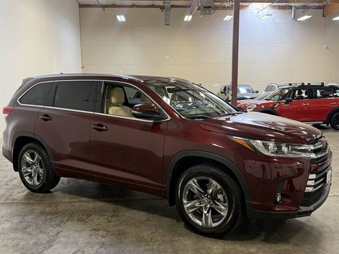 Used 2019 Toyota Highlander Limited Platinum AWD/4WD image 9
