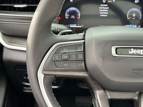 Certified 2024 Jeep Grand Cherokee Limited w/ Black Appearance Package image 51