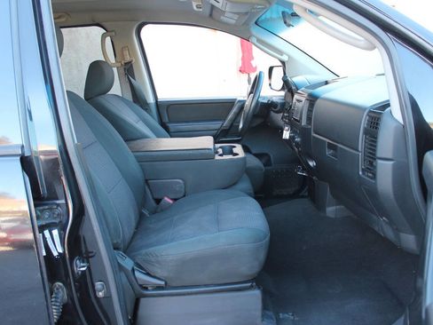 Used 2010 Nissan Titan SE image 25